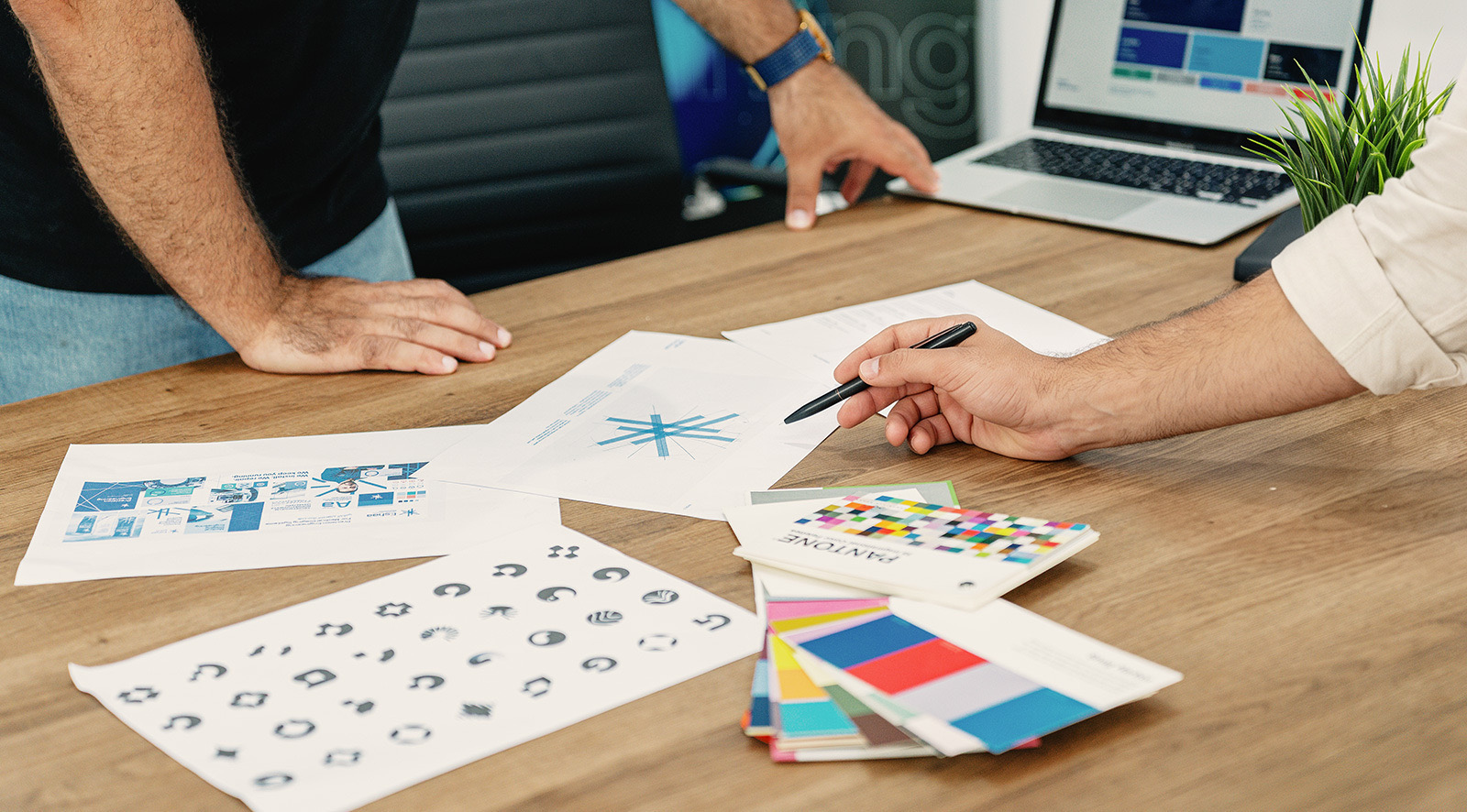 Processus créatif au studio Brandegree à Tanger