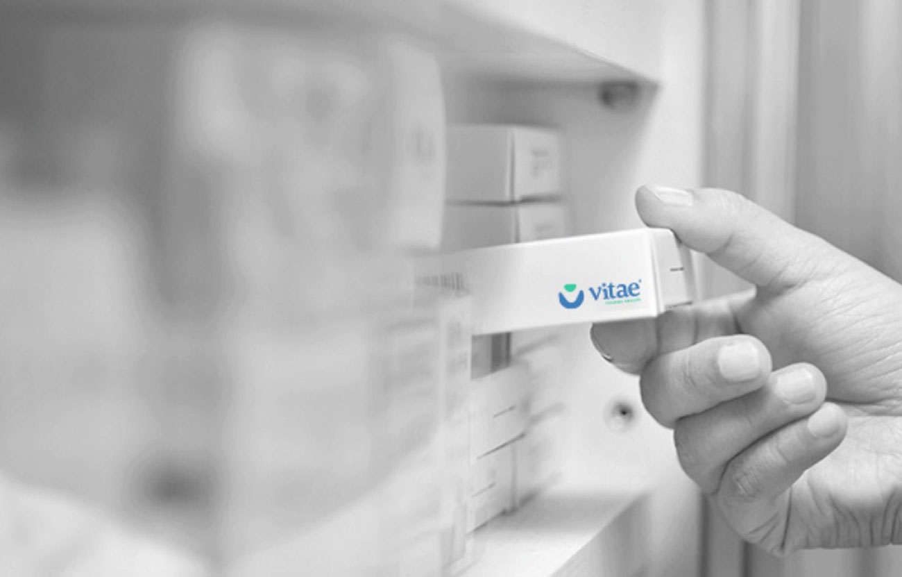 Vitae logo mockup in a packaging of medication