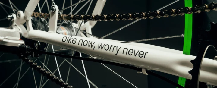 Bike now, worry never message on the bicycle frame.